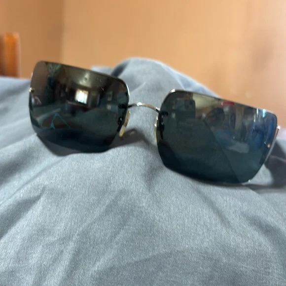 CHANEL VINTAGE BLACK AND CRYSTAL CC’s on the side - Picture 2 of 6